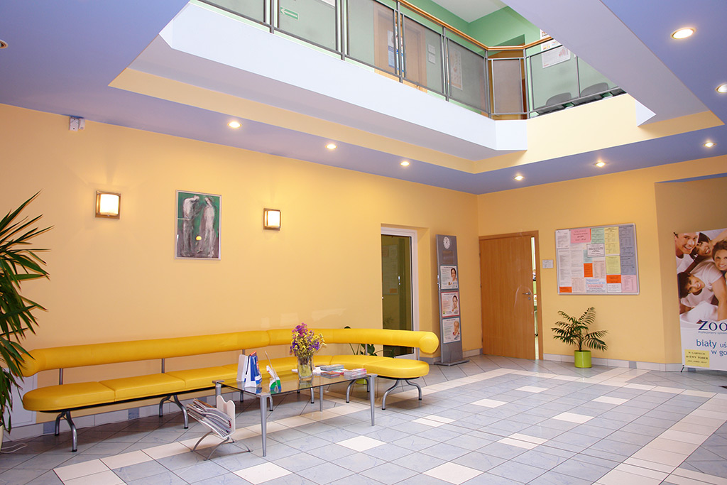 Budynek MEDFOBERDENT — widok boczny